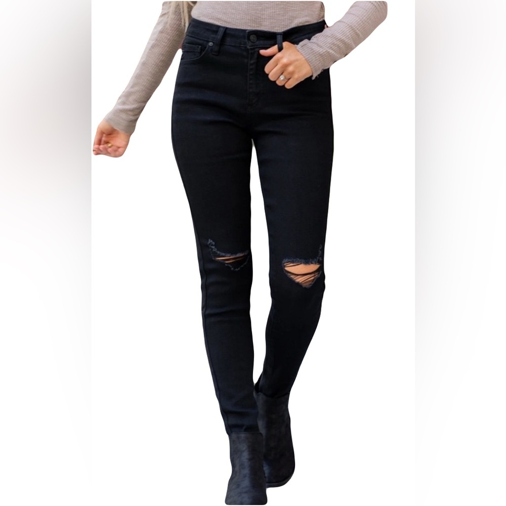 KanCan skinny mid rise Black Distressed Jeans. Women size 9/28